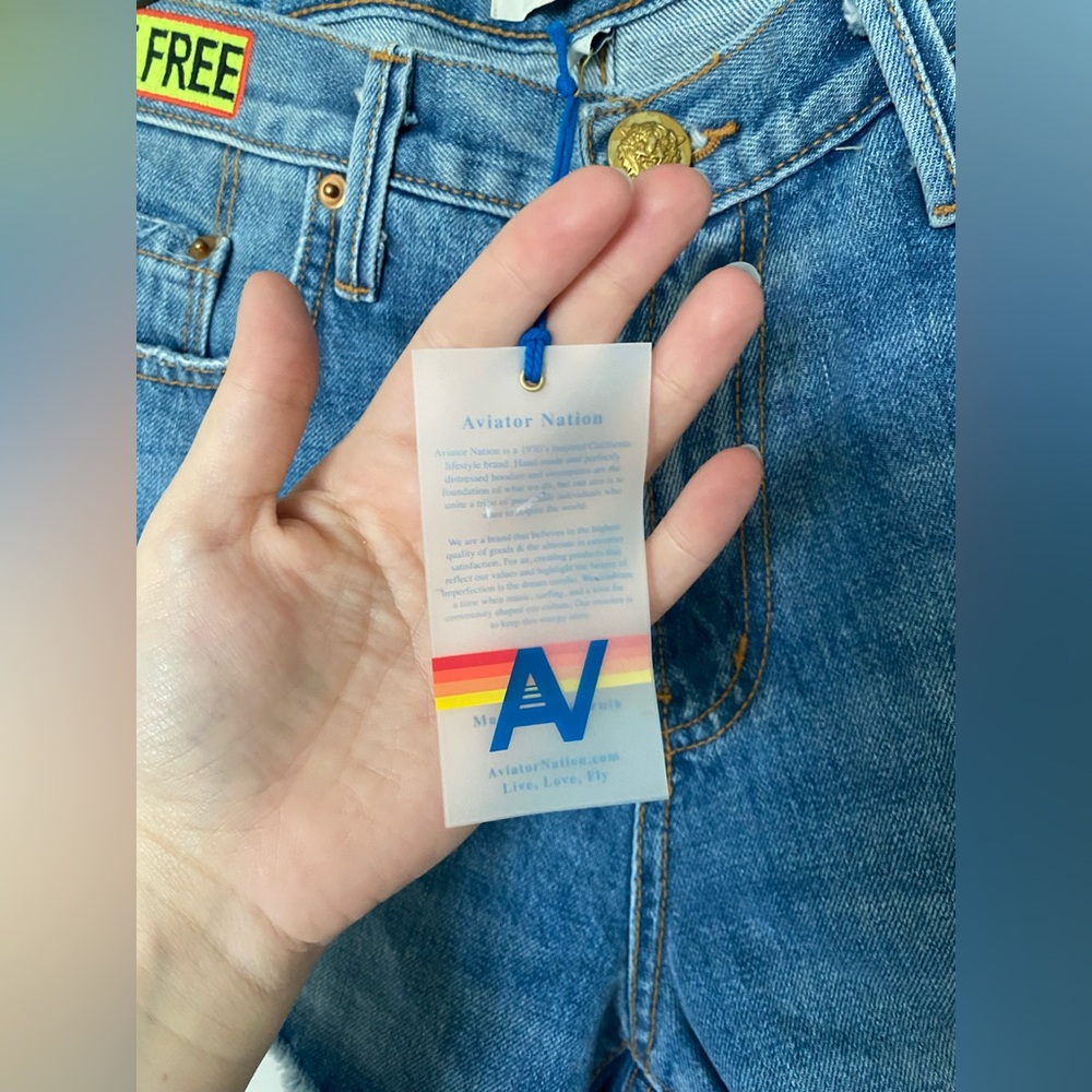 ⚡️ NWT AVIATOR NATION mid rise boyfriend cutoff medium wash denim jean shorts - Picture 5 of 9
